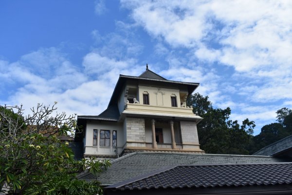 Visit Sri Dalada Maligawa Kandy (Temple of the tooth relic)