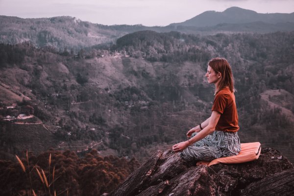 Meditate with monks in a mountain in Ella