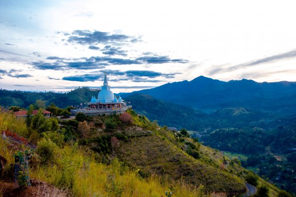 Meditate with monks in a mountain in Ella