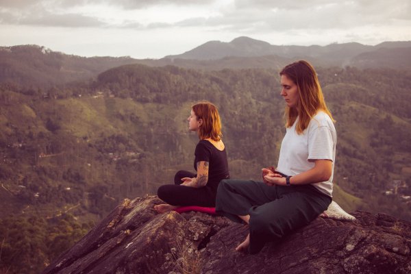 Meditate with monks in a mountain in Ella