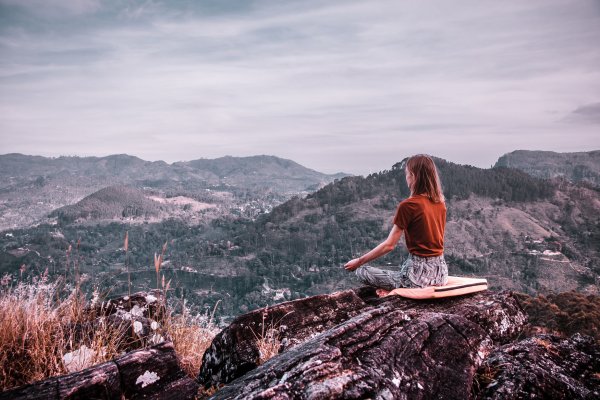 Meditate with monks in a mountain in Ella