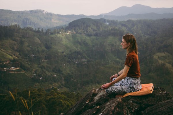 Meditate with monks in a mountain in Ella