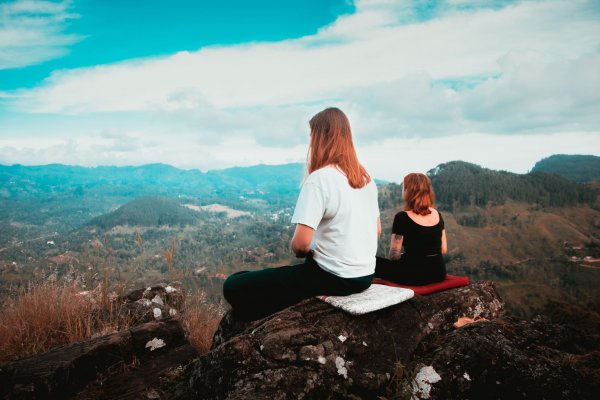 Meditate with monks in a mountain in Ella